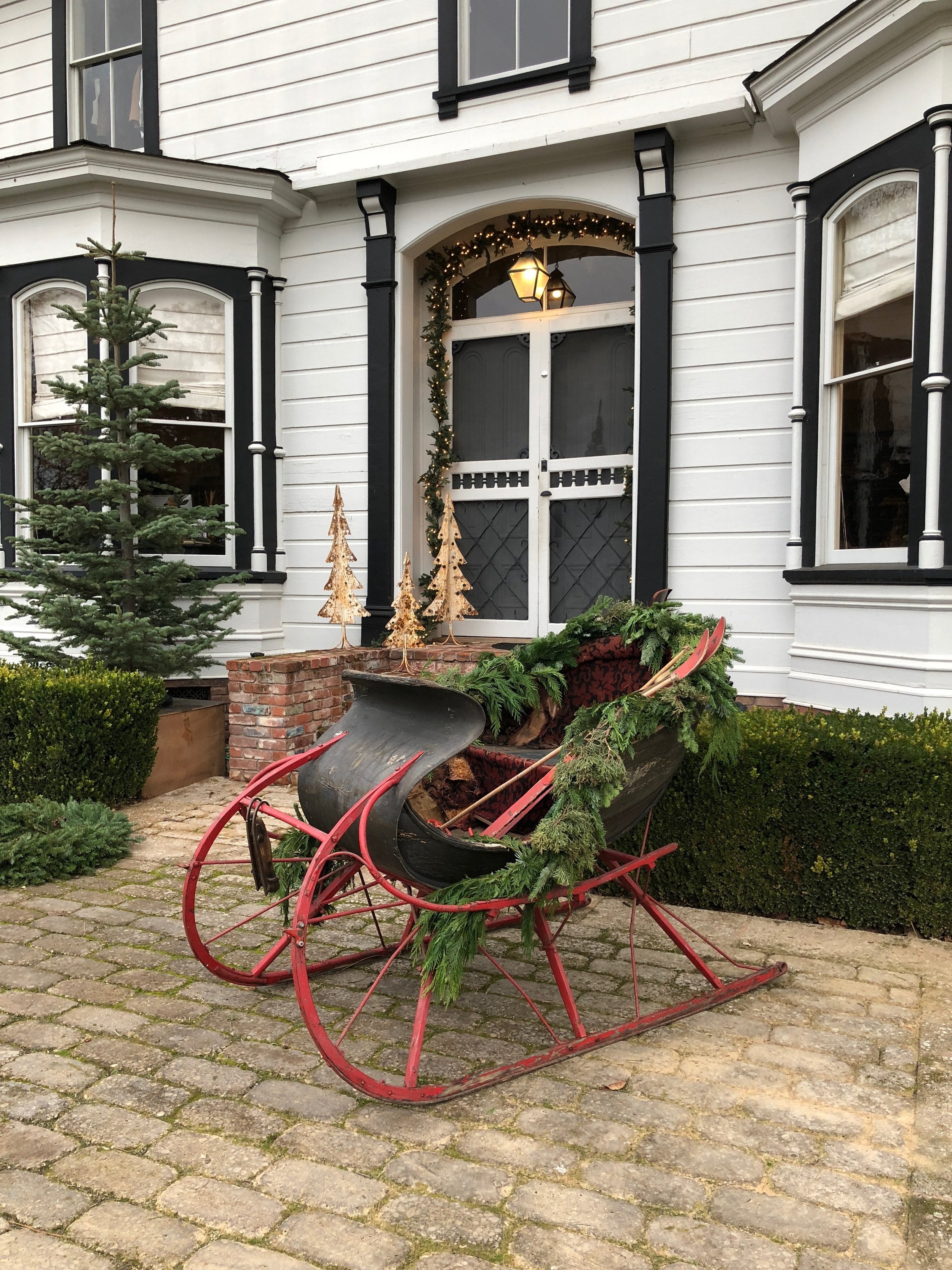 A Neighborhood Holiday Sing-A-Long